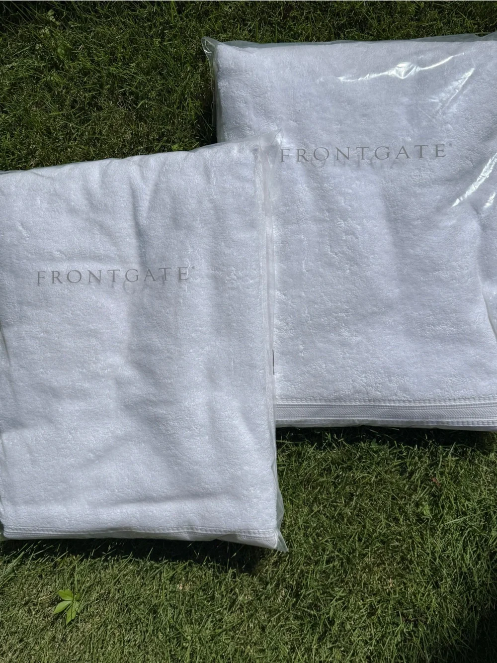 Frontgate Resort Solid Beach Towel Set - 40 x 72 - NWT